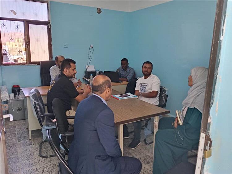 وفد من وزارتي الصحة العامة والتخطيط والتعاون الدولي يزور مستشفى حبان العام بشبوة ويشيد بتحسين الخدمات الصحية