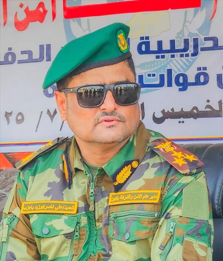 مدير عام أمن أبين يعزي النقيب "جهاد العوذلي" في وفاة ابن أخيه