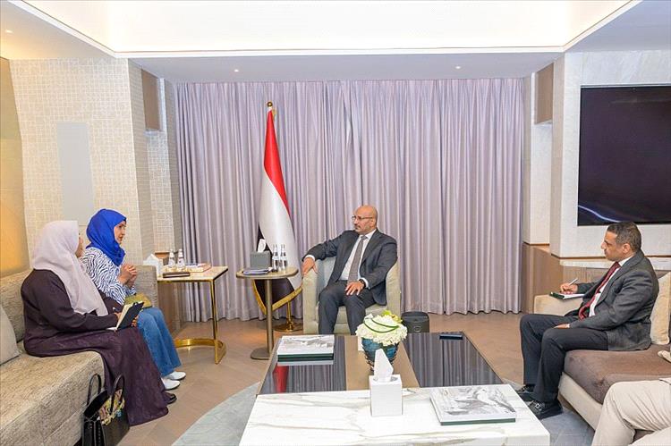 عضو مجلس القيادة طارق صالح يلتقي وزيرتي الشؤون القانونية وشؤون المرأة