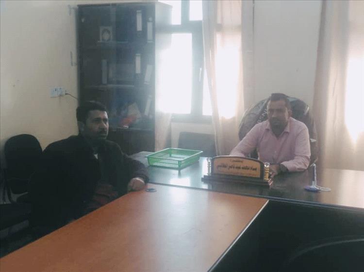 مدير عام سرار يناقش مع المدير التنفيذي لكهرباء المديرية وضع الكهرباء بما فيها مشاكل خطوط الشبكة