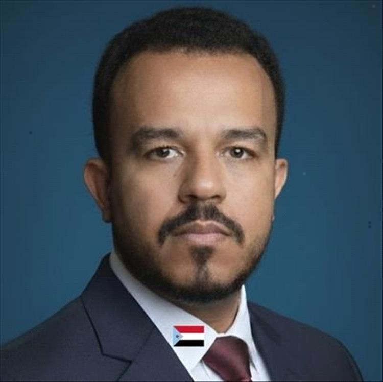 الإعلامي عمر عرم: حكومة الحزب الواحد انقلابٌ صريح على اتفاق الرياض ومبدأ المناصفة