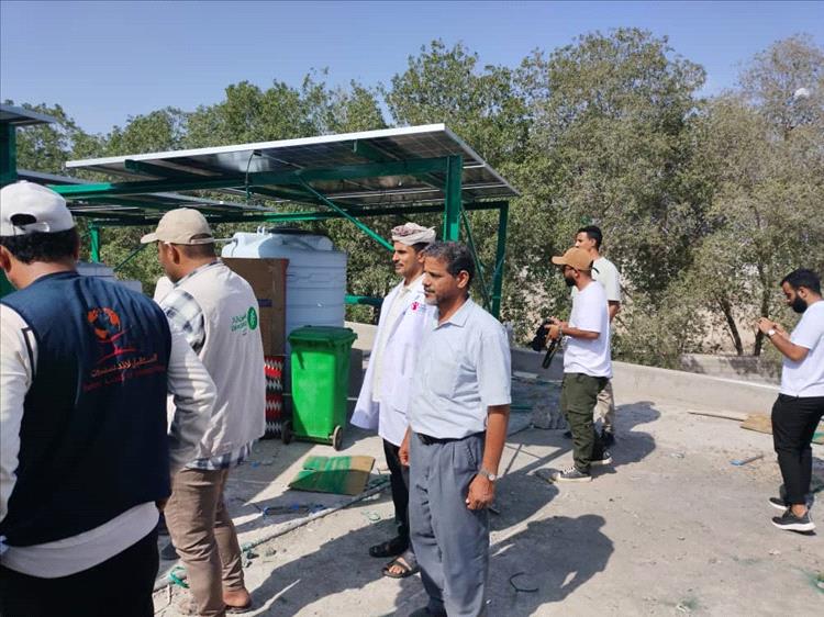 مكتب الصحة يتسلم مشروع منظومة الطاقة الشمسية لعدد من المراكز الصحية بلحج