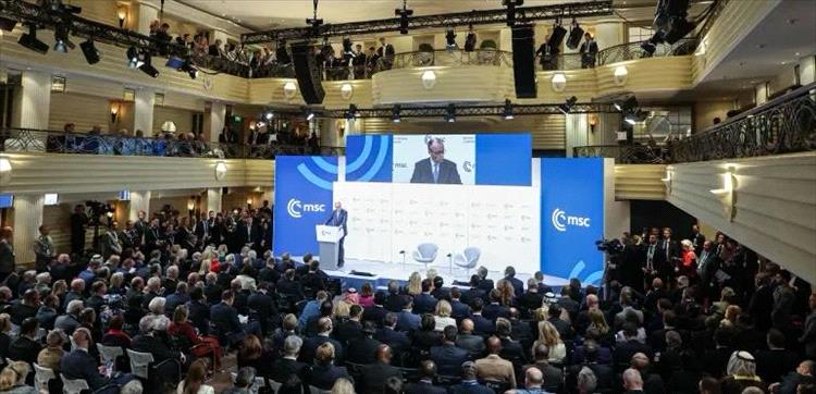 رئيس مجلس القيادة يشارك في الجلسة الافتتاحية لمؤتمر الامن الدولي