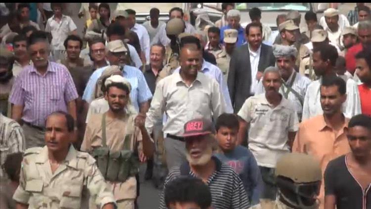 ناشطون على مواقع التواصل يستذكرون موقفًا للوزير نايف البكري عقب تحرير كريتر قبل عشرة أعوام