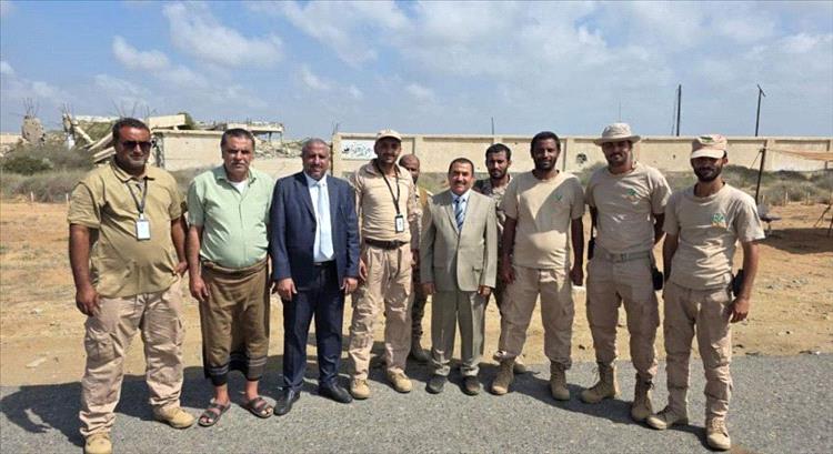 محافظ حجة يشيد بالدور الإنساني لفرق مشروع "مسام" في مديرية ميدي