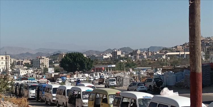 تعز.. السلطة المحلية تخاطب الرئاسة والحكومة بعجز تمويني في تحميل حصة المحافظة من الغاز