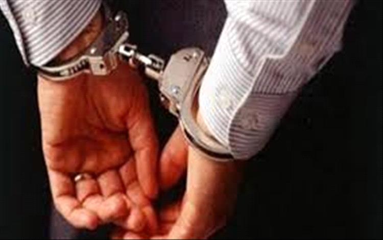 شرطة محافظة الضالع تضبط متهم بإحراق سيارة في منطقة العقلة