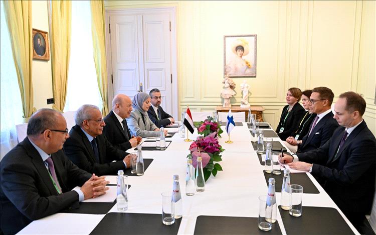 رئيس مجلس القيادة يبحث مع رئيس جمهورية فنلندا الدعم الاوروبي المطلوب لجهود استعادة مؤسسات الدولة (( اعادة معتمدة))