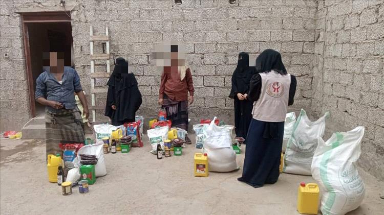 بدعم إنساني فاعل.. توزيع السلة الغذائية الرمضانية في لحج لإسناد الأسر الأشد احتياجًا