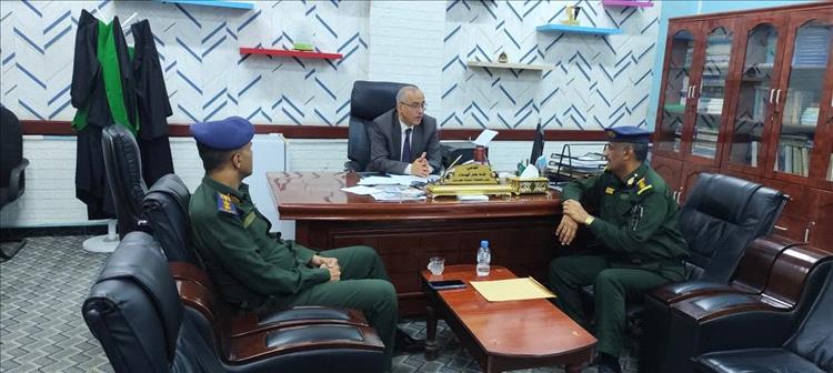 مدير أمن المكلا يلتقي رئيس محكمة استئناف حضرموت لمناقشة منع إطلاق النار في المناسبات