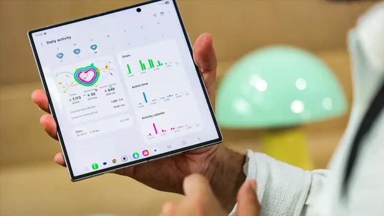 أول تسريب لشكل هاتف غالاكسي زد فولد وايد منافس آيفون فولد