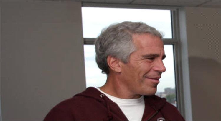 تسريب النسخة غير المنقحة لـ "كتاب إبستين الأسود" يعيد أسماء النخبة إلى الواجهة