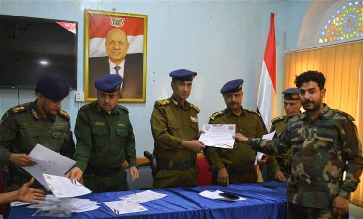 برعاية مدير عام شرطة تعز.. تكريم المبرزين في قسم التحكم المرئي بإدارة القيادة والسيطرة