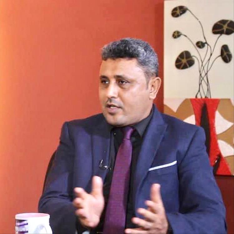 ياسر اليافعي: مرحلة عيدروس الزُبيدي ارتبطت في وعي الناس بالمحاصصة المناطقية والشللية والتلاعب بالأحواش