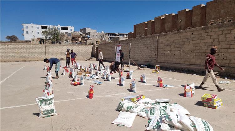 في أماكن النزوح حيث تتضاعف الاحتياجات وتقل الموارد، تصبح كل يد تمتد بالعون بارقة أمل حقيقية