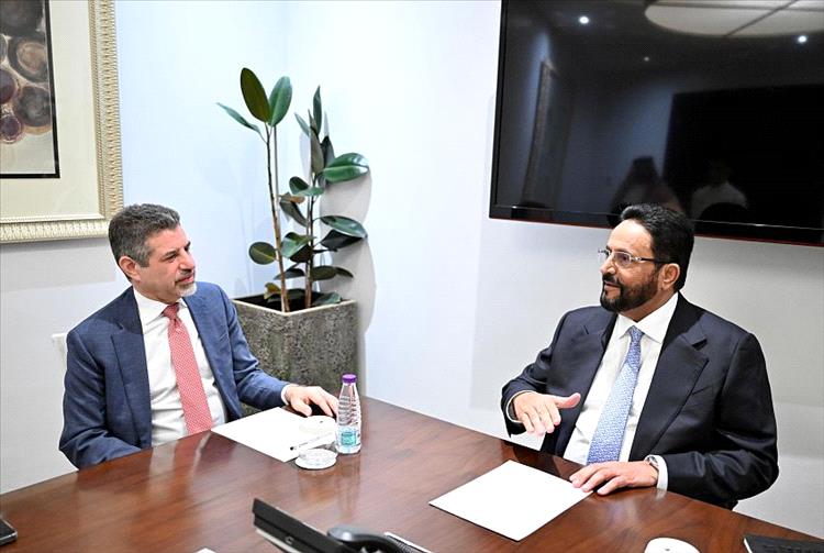 العرادة خلال لقائه السفير الأمريكي يدعو المجتمع الدولي إلى مساندة الحكومة والشعب اليمني