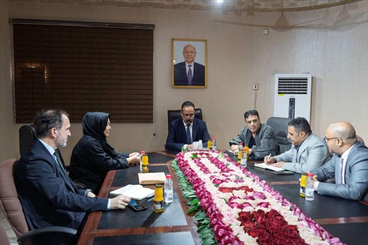 وزير الاشغال يبحث مع ممثل مكتب الـ (UNOPS) سبل تعزيز التعاون في مشاريع صيانة الطرق