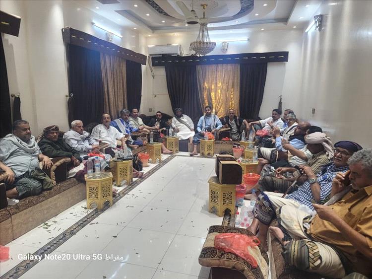 قيادات ومشائخ أبين يطالبون بإنصاف المحافظة وتمثيلها في قيادة الدولة وإدارة شؤونها دون وصاية ويعلنون دعمهم للمملكة العربية السعودية