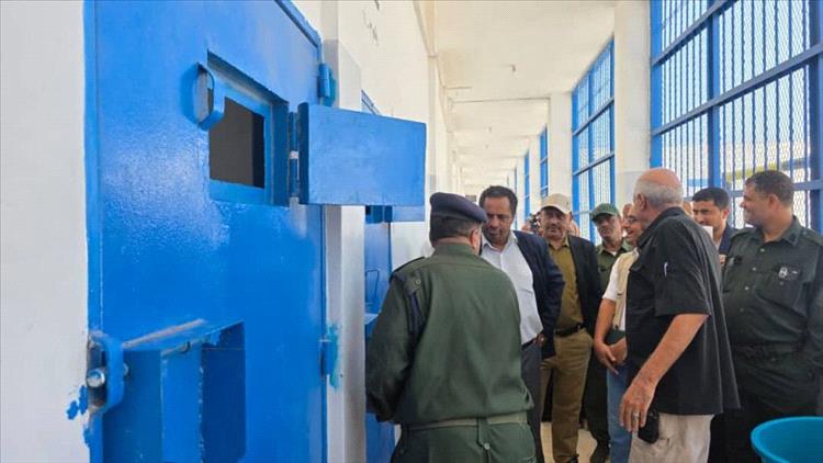 اللجنة الوطنية للتحقيق تطلع على أوضاع نزلاء السجن المركزي وسجن الاحتياط بمديرية المخا