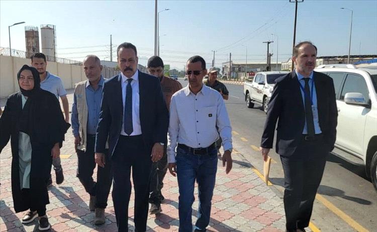 وزير الأشغال يدشن مشروع إعادة تأهيل شارع الخمسين بمديرية المنصورة في عدن