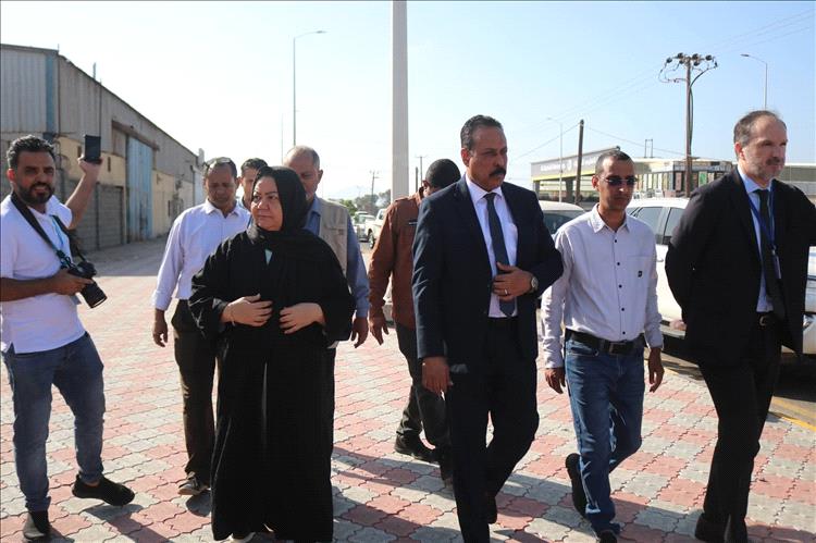 بتمويل ياباني.. وزير الأشغال يفتتح مشروع شارع الخمسين بمديرية المنصورة في عدن