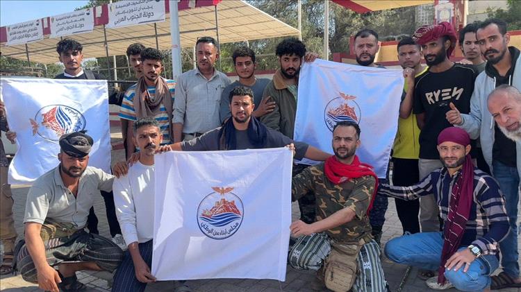 عدن تشهد وقفة احتجاجية لأبناء المحافظة للمطالبة بحقوقهم المشروعة