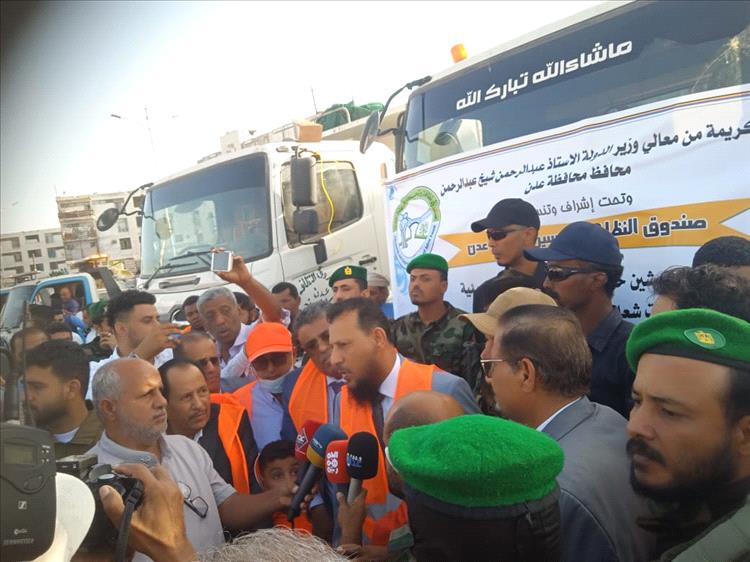 محافظ عدن يدشّن الحملة الشاملة للنظافة والتوعية بالعاصمة عدن ويدعو إلى التفاعل الإيجابي لاستدامتها