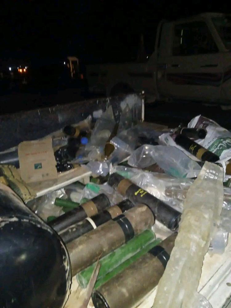 نقطة الصلب العسكرية بغيل باوزير تضبط كميات من الأسلحة والذخائر المحظورة وتلقي القبض على أحد المطلوبين أمنيًا