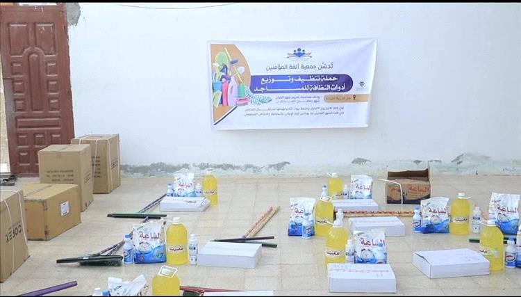 وكيل الشؤون الفنية بالمهرة يدشن حملة لتنظيف المساجد وتوزيع التمور بالغيضة