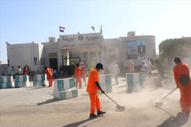 عدن.. مديرية البريقة تدشن الحملة الشاملة للنظافة والتوعية البيئية