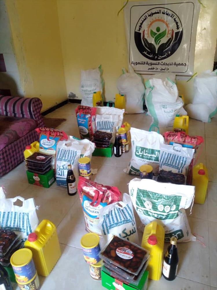 جمعية الأبحاث النسوية التنموية توزّع السلة الغذائية الرمضانية في أبين بدعم من اتحاد الجمعيات والمؤسسات