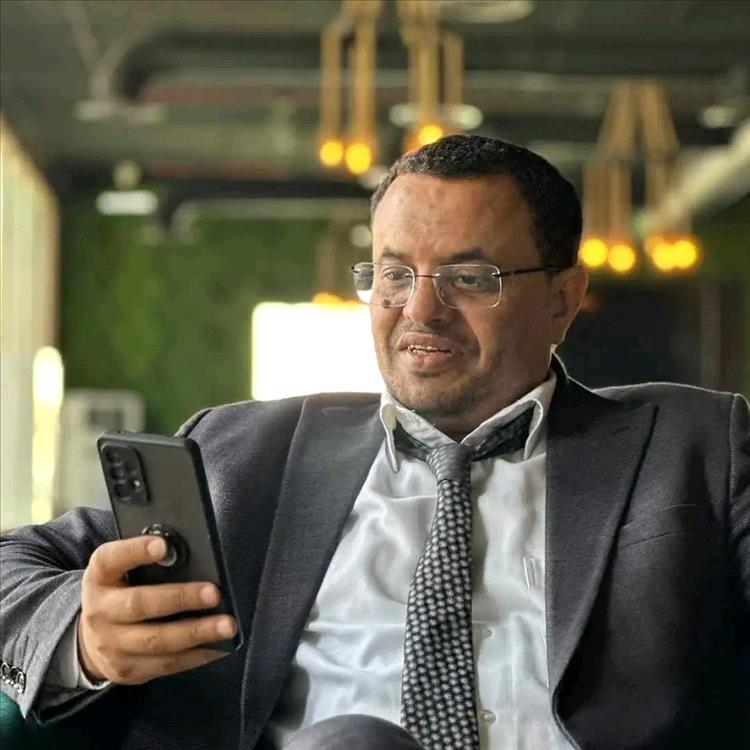 هزاع البيل: «بقايا عبثية» تربك المشهد في عدن عقب تراجع المجلس الانتقالي الجنوبي