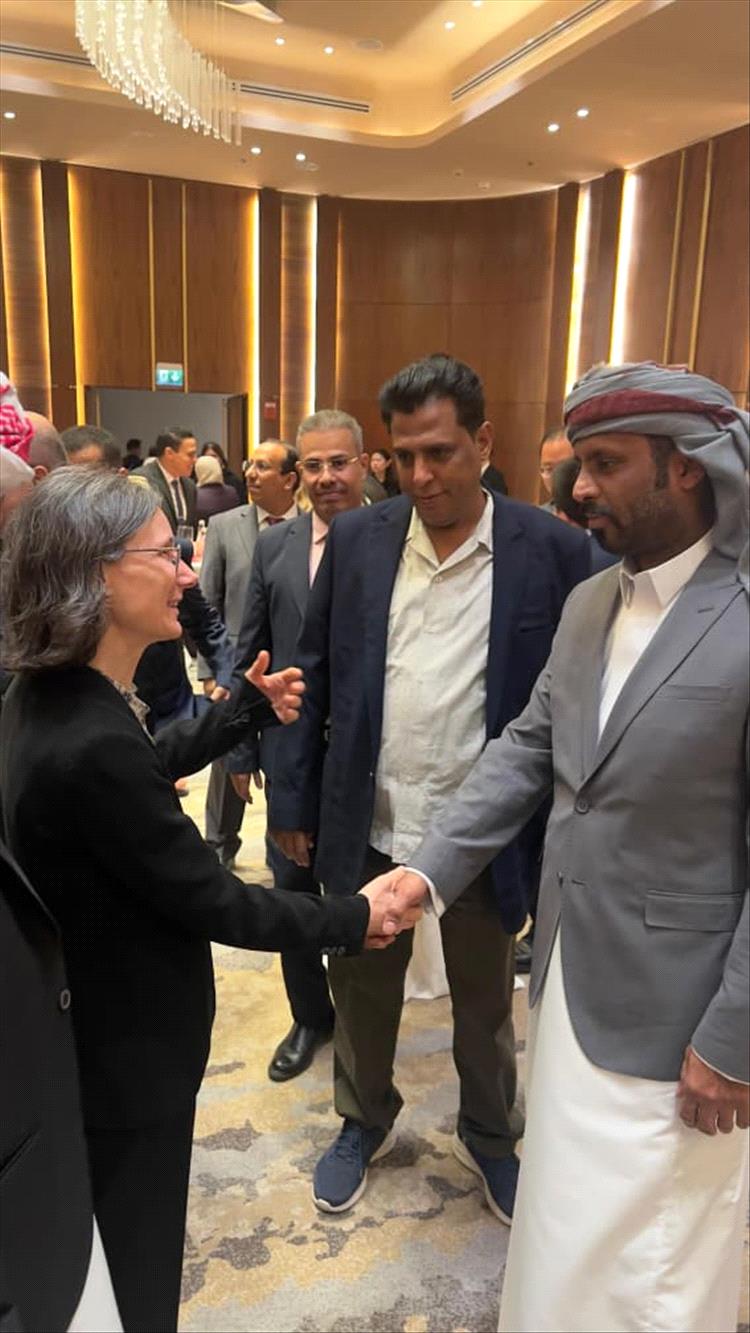 السفيرة الفرنسية لدى اليمن تشيد بمهنية إعلام حلف قبائل حضرموت خلال لقائها بالشيخ عمرو بن حبريش في الرياض
