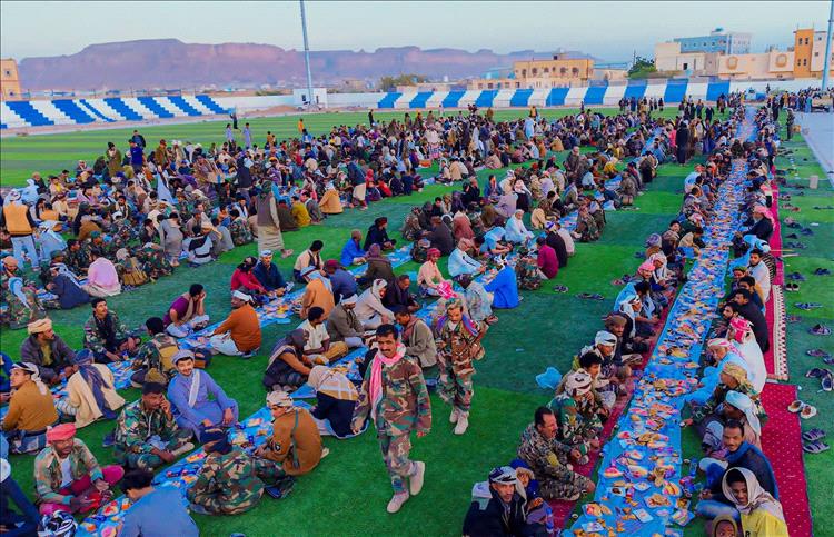 إقامة الافطار الجماعي الأول اطول واكبر مائدة إفطار صائم بمدينة عتق