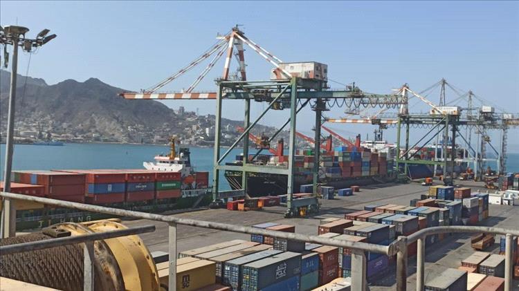 رسو ثلاث سفن حاويات في وقت واحد بميناء عدن يعكس تزايد نشاطه الملاحي والتجاري