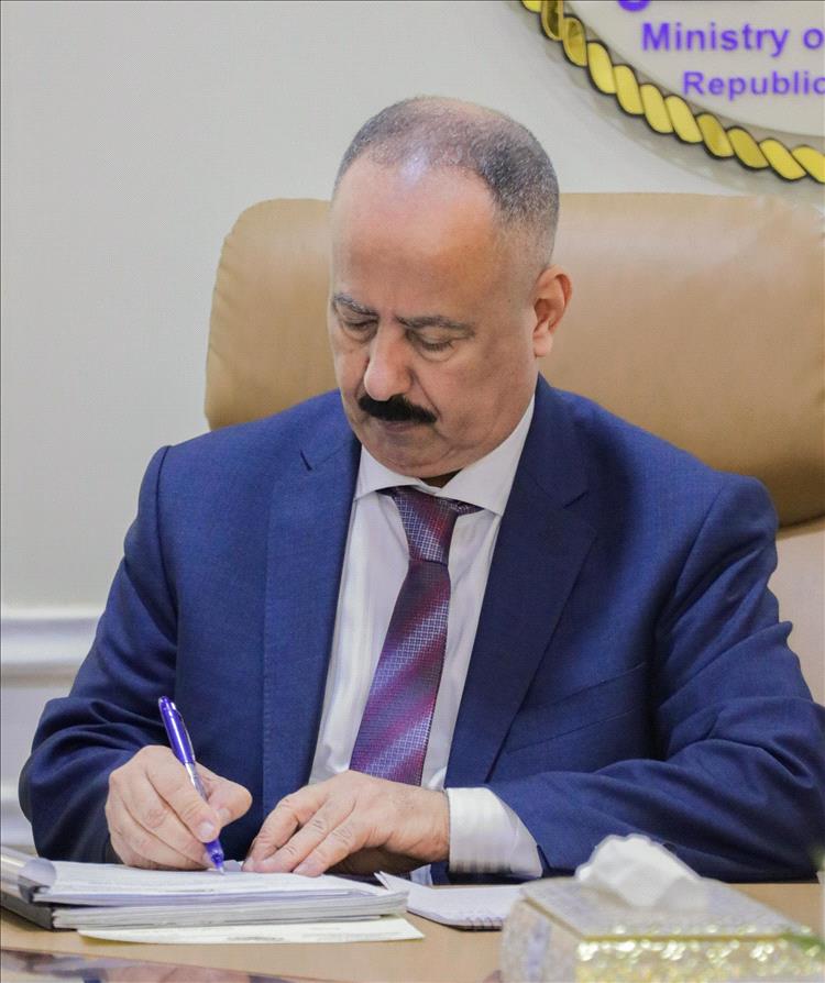 وزير النقل يصدر قراراً بتكليف قائماً بأعمال مدير عام فرع هيئة الشؤون البحرية بالمكلا