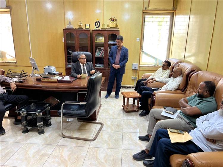 لمتابعة الأداء الإداري.. لصور يتفقد سير العمل في ديوان رئاسة الجامعة