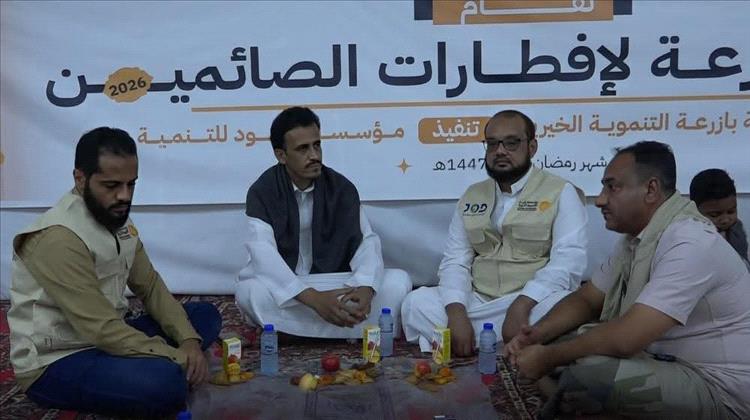 وكيل حضرموت الجيلاني يشارك في خيمة إفطار الصائمين بخور المكلا ويشيد بمستوى التنظيم