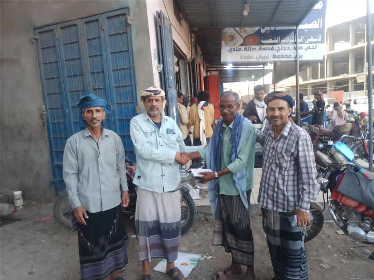 مدير عام العلاقات العامة والإعلام بأبين يكرّم الصحفي القدير محفوظ كرامة