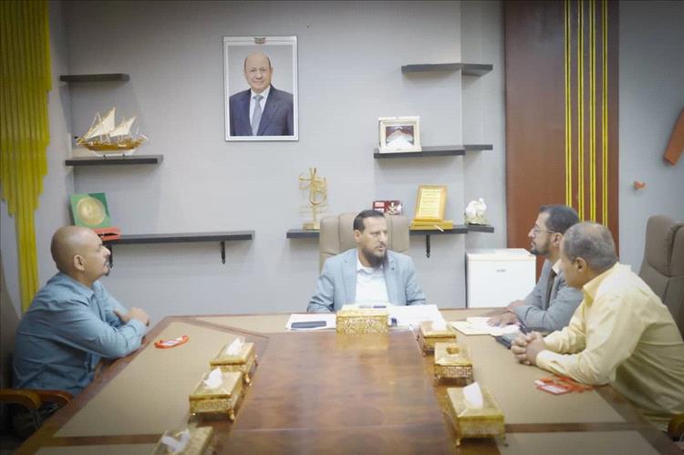 محافظ العاصمة المؤقتة عدن يبحث مع مدير الجهاز المركزي للرقابة والمحاسبة تعزيز الشفافية وتفعيل العمل المؤسسي