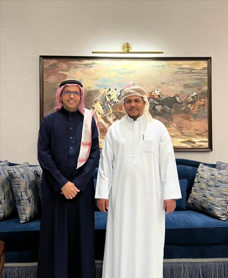 سفير مجلس التعاون يؤكد دعم الشرعية اليمنية خلال لقائه محافظ أرخبيل سقطرى