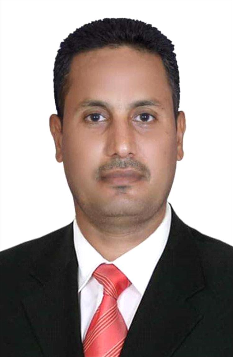 خبير اقتصادي يطالب بخفض اسعار الصرف أو ضخ عملة جديدة