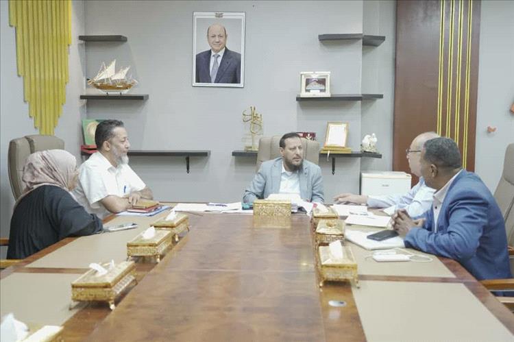 المحافظ عبد الرحمن شيخ يلتقي قيادة مجلس عدن الوطني