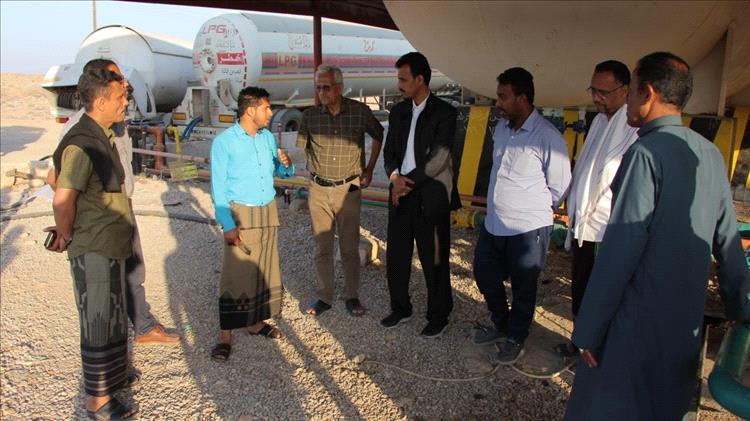 الوكيل الجيلاني يدشن أولى النزولات الميدانية للجنة متابعة الغاز بحضرموت