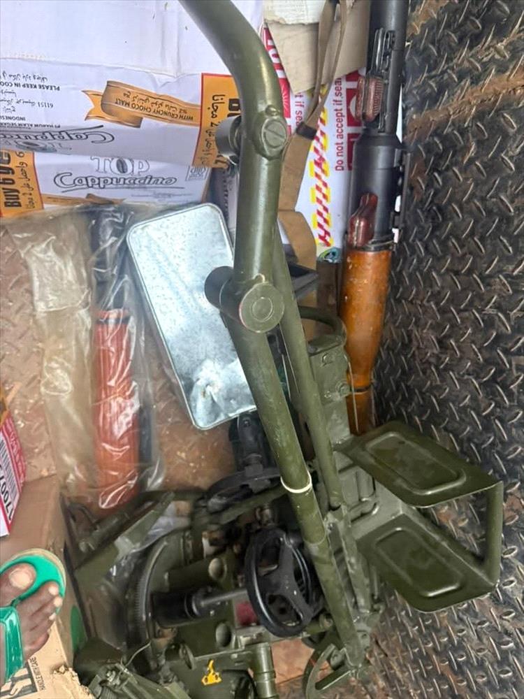 عملية أمنية نوعية تسفر عن ضبط سيارة من نوع " دينا " محمّلة بأسلحة في المكلا