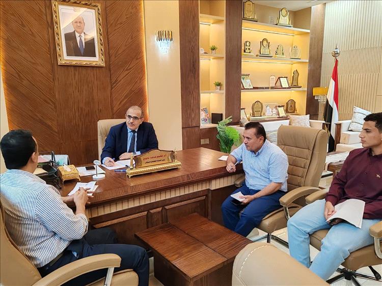 وزير الصحة الدكتور قاسم بحيبح يطّلع على الأوضاع الصحية بمحافظة عدن