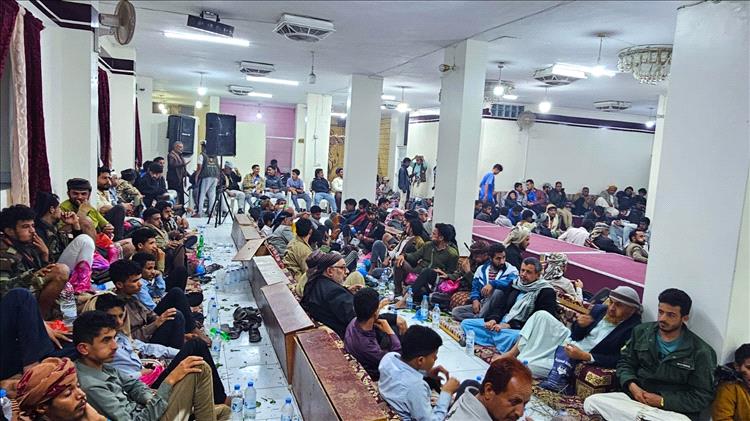 تعز.. أمسية رمضانية جماهيرية للمقاومة الشعبية في الشمايتين تجدد العهد للشهداء وتؤكد المضي حتى استكمال التحرير