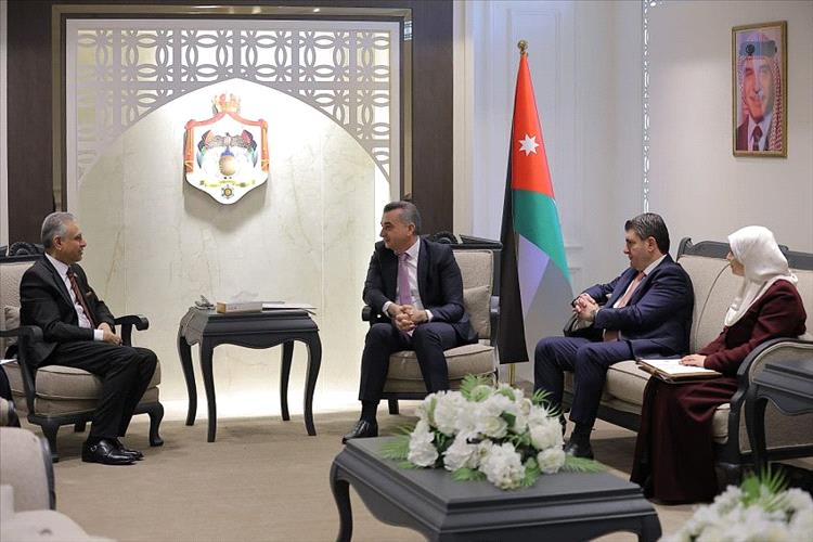 سفير اليمن يبحث مع رئيس لجنة الخارجية في مجلس النواب الأردني تعزيز التعاون البرلماني