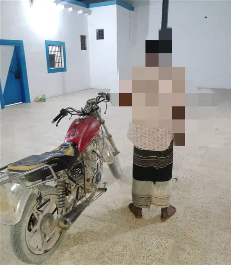 شرطة الروضة تنجح في استعادة دراجة نارية مسروقة وتلقي القبض على السارق