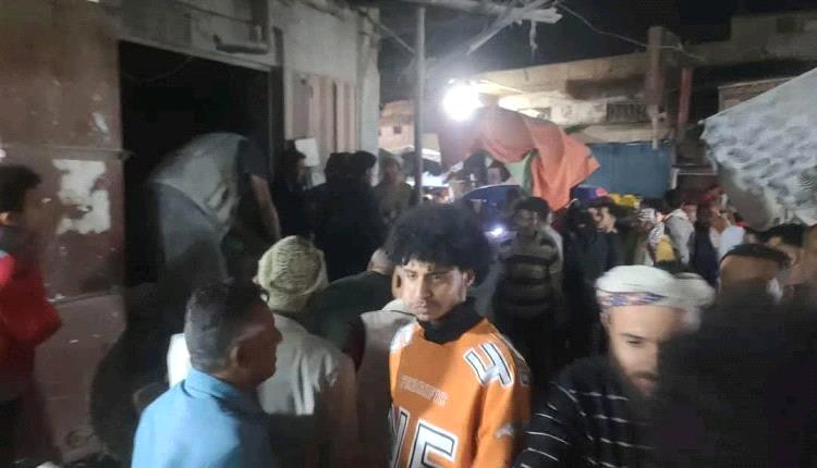 تعز | جريمة مروعة وسط المدينة.. مقتل تاجر وإصابة ثلاثة آخرين